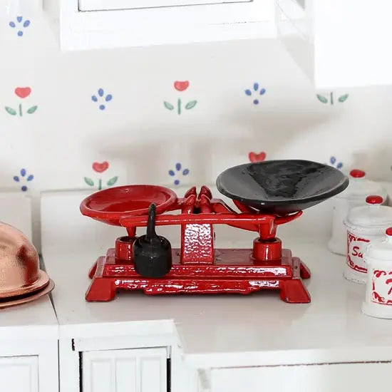 Dollhouse Miniatures: Old Fashion Metal Scale