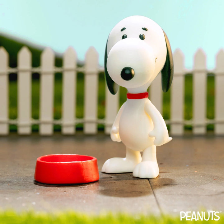 NEW Peanuts Collectible Figurine: Snoopy