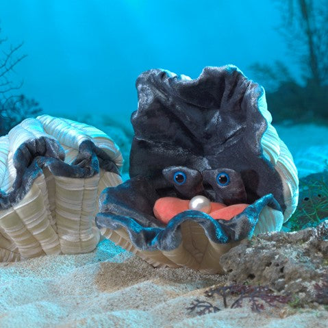 Heirloom Puppets: Giant Clam