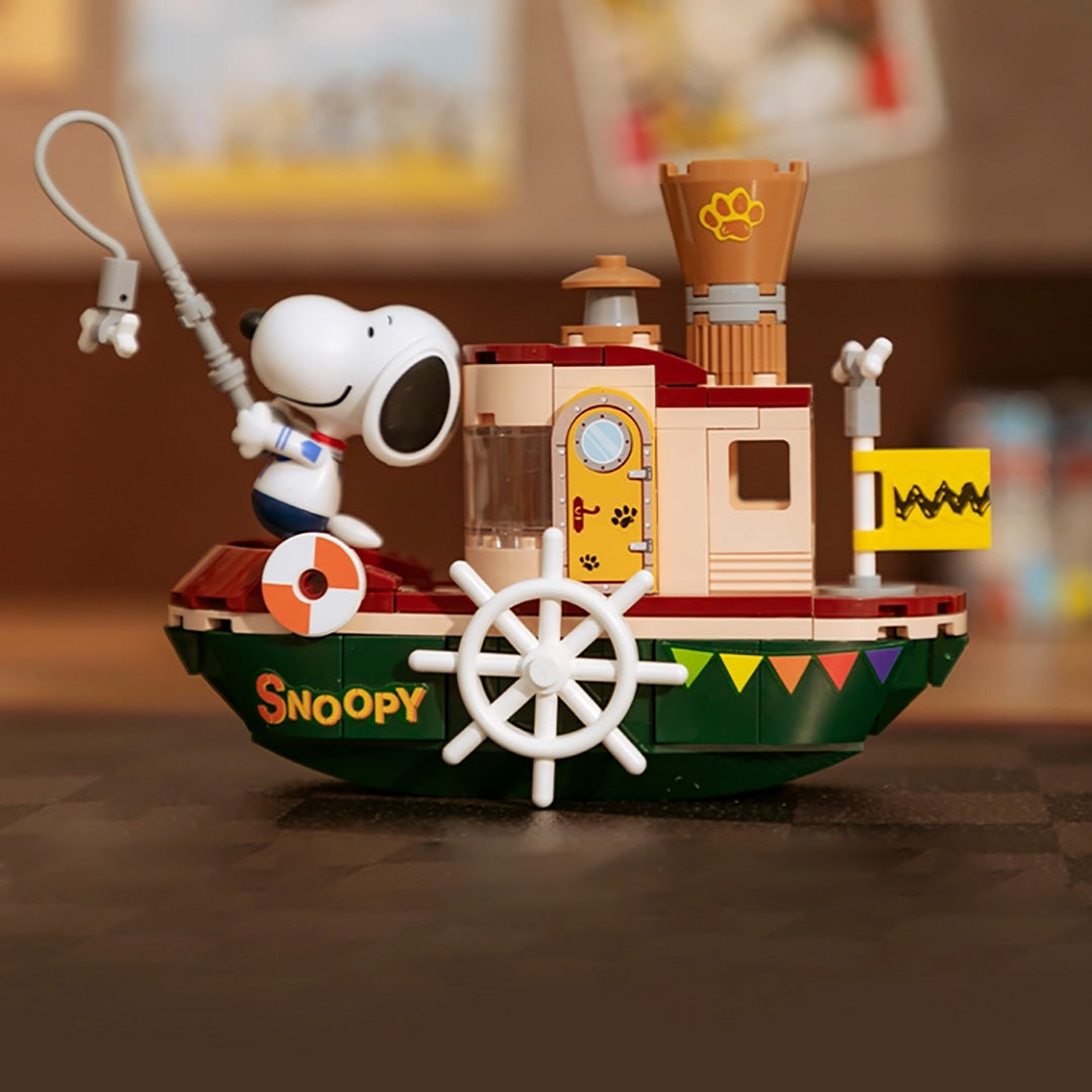 Peanuts Snoopy Steam Boat