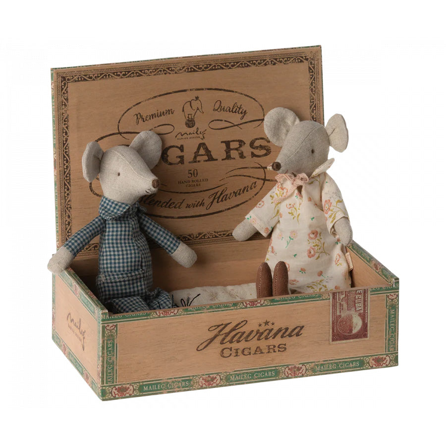 Grandma & Grandpa Mice in Cigarbox