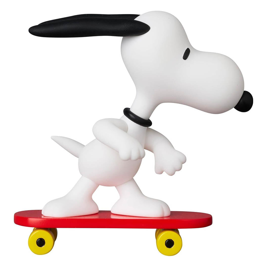 Snoopy Skateboard Figurine - Ultra Detail Figure Peanuts Series