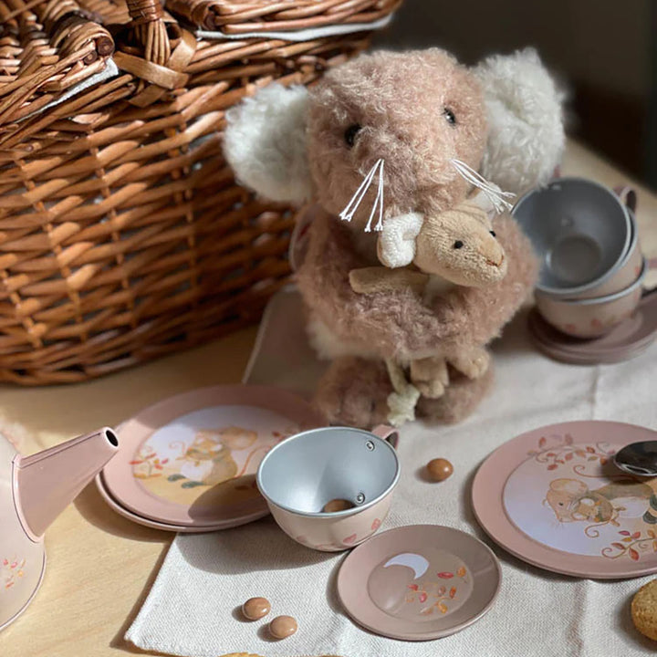 Tin Tea Set Mouse In A Basket