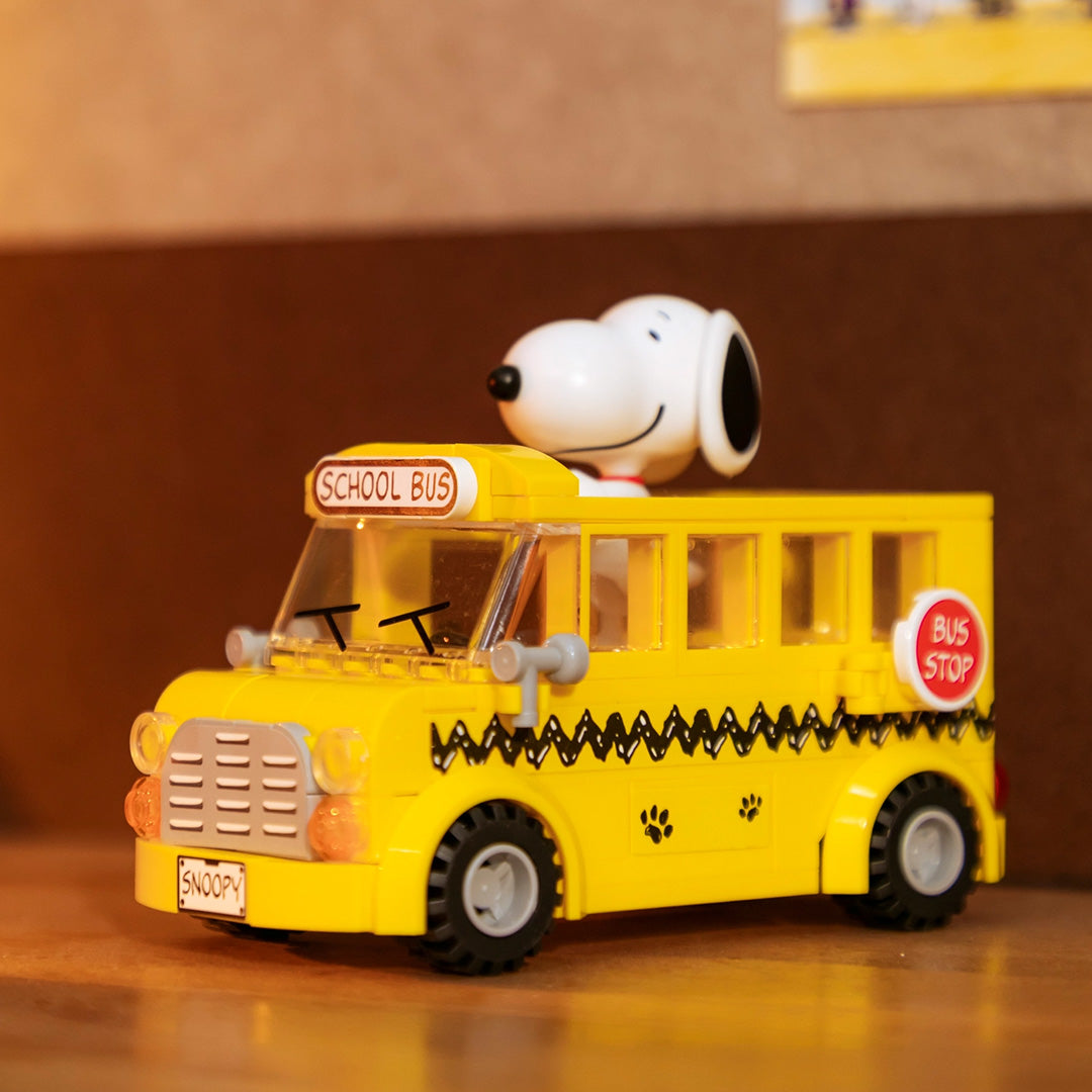 Peanuts Snoopy School Bus