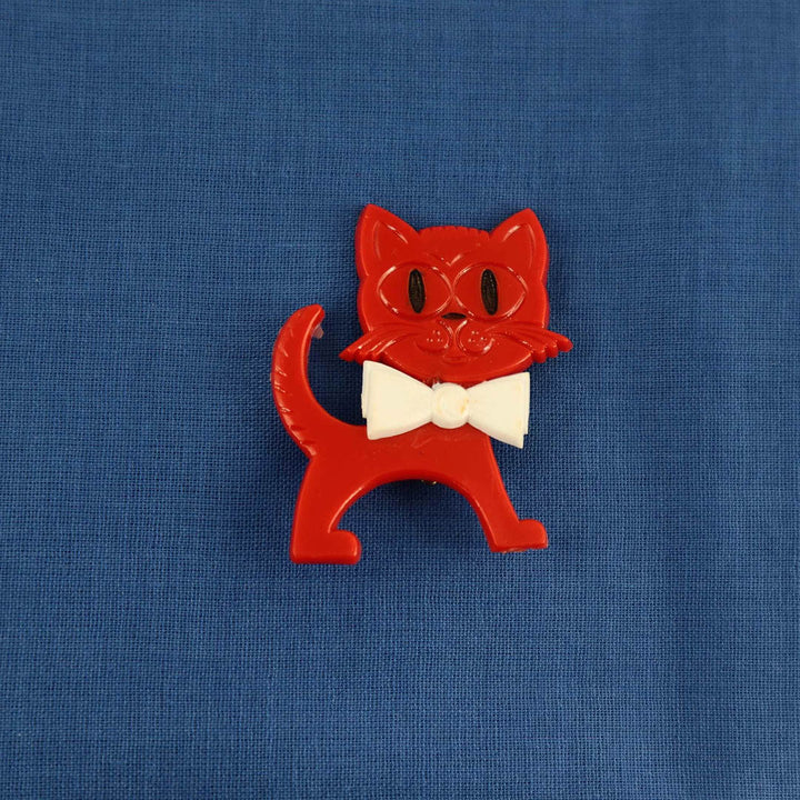 Retro Cat Pin Red/White