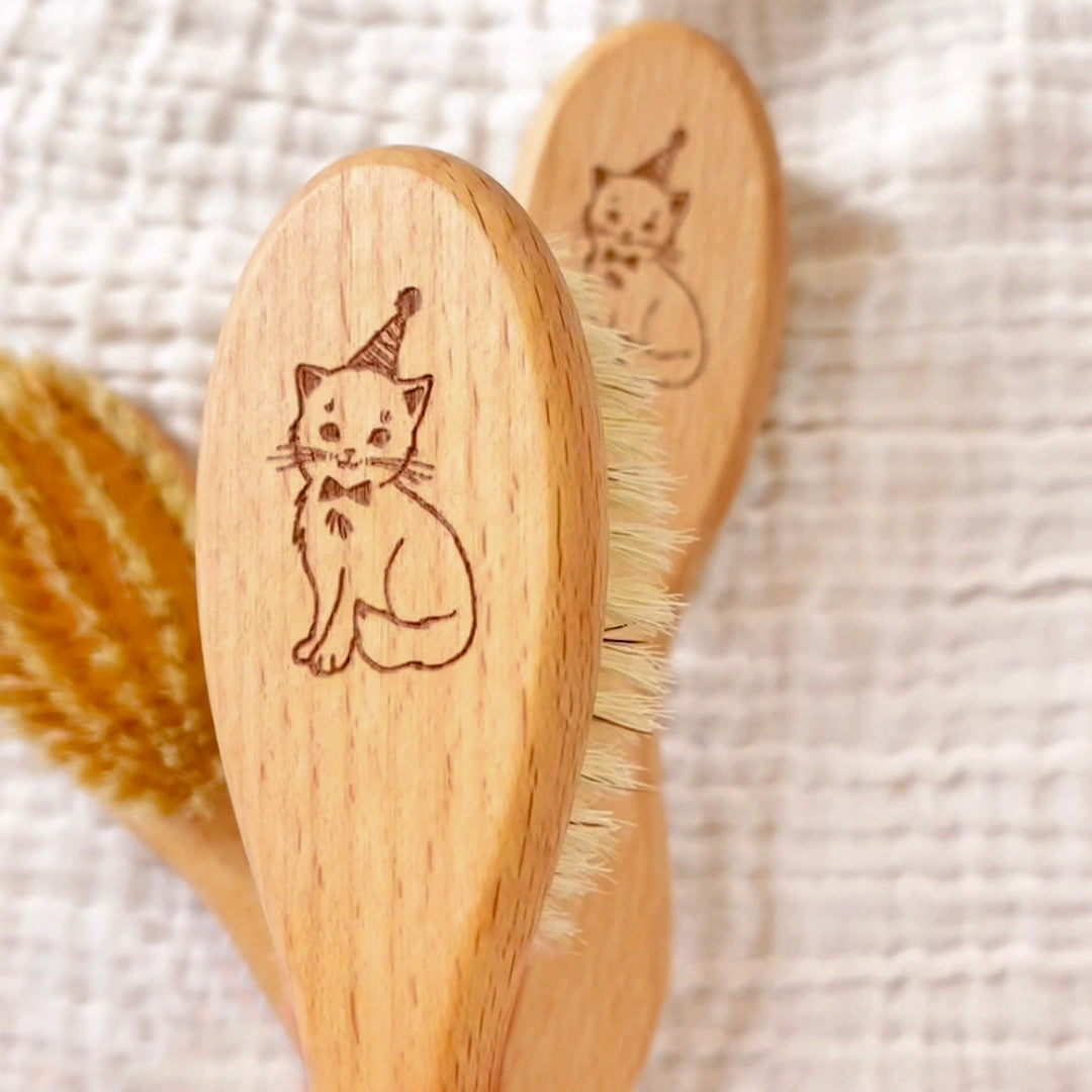 Baby Hairbrush Made of Wood and Silk Bristles : Cat