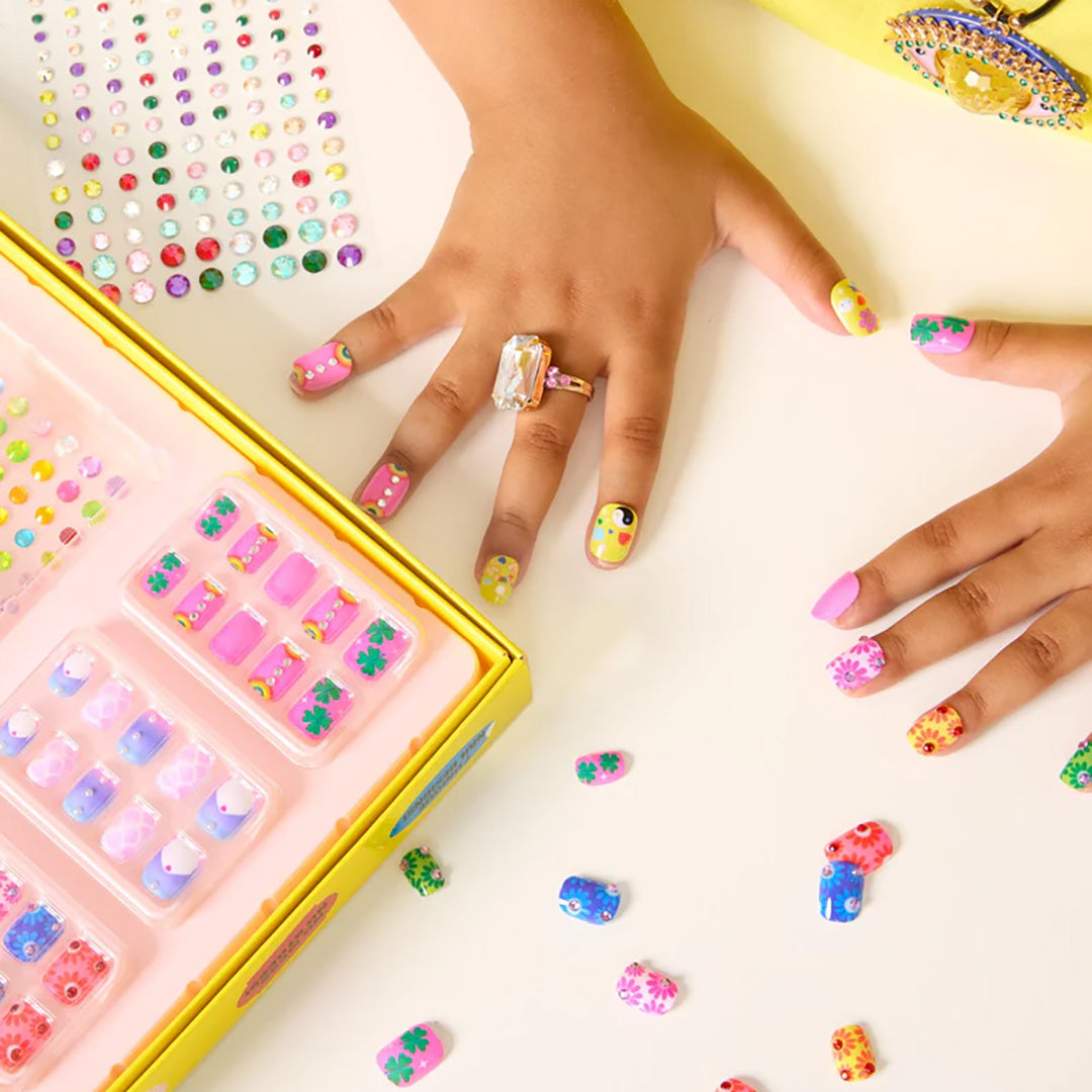 Days of the Week Heartfelt Press On Nail Kit
