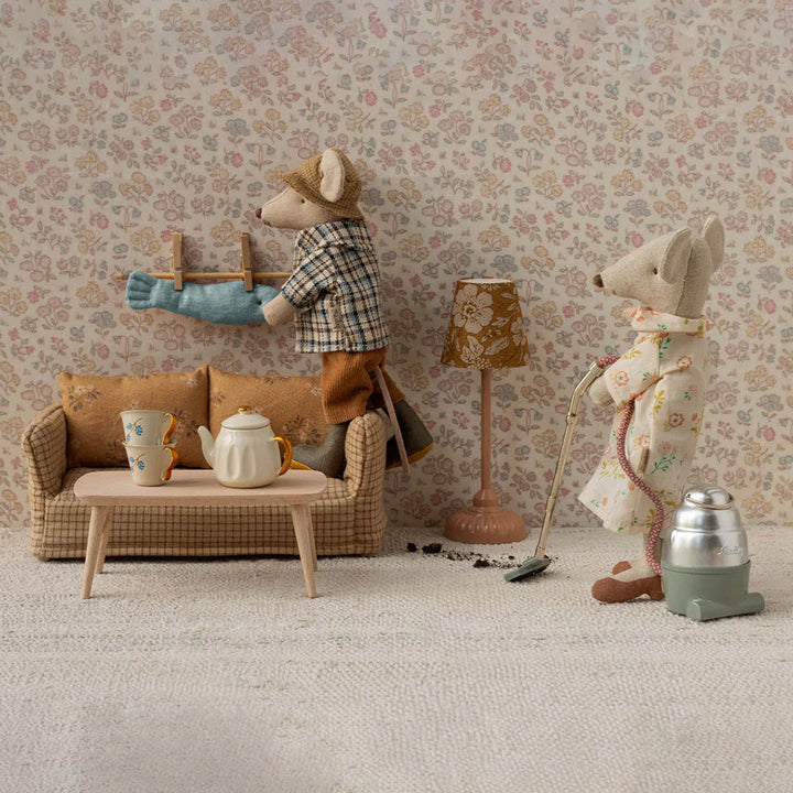 Couch, Mouse- Mable