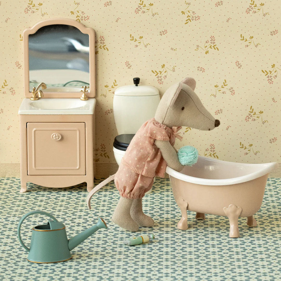 Big Sister Mouse in Matchbox (Pink Dots)