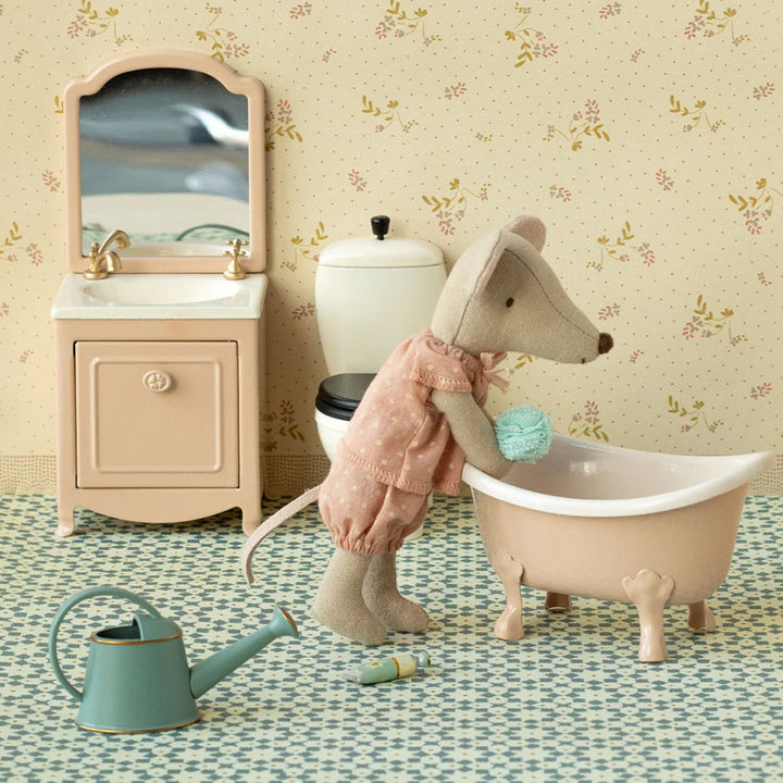 Big Sister Mouse in Matchbox (Pink Dots)