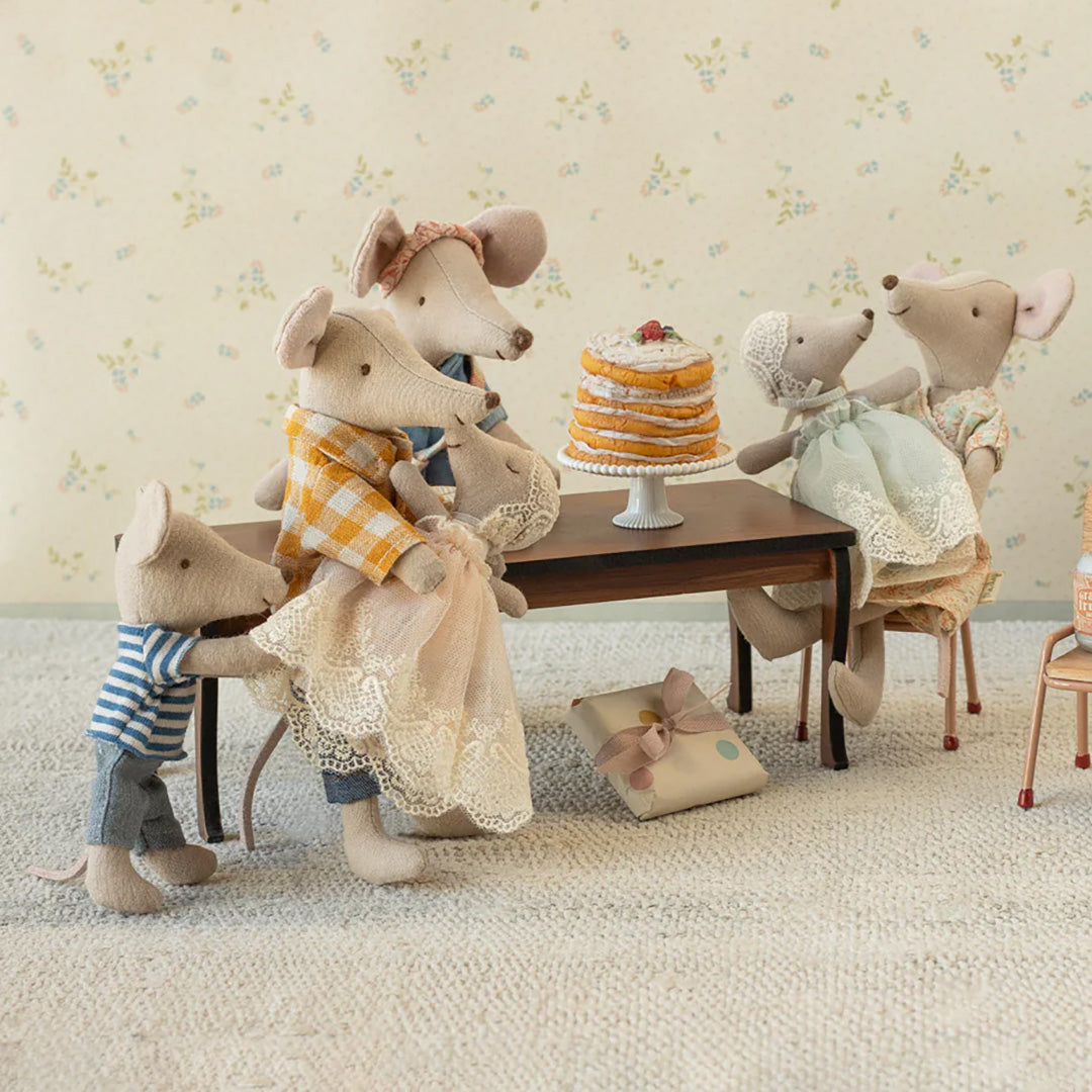 Baby mouse in gown - Powder