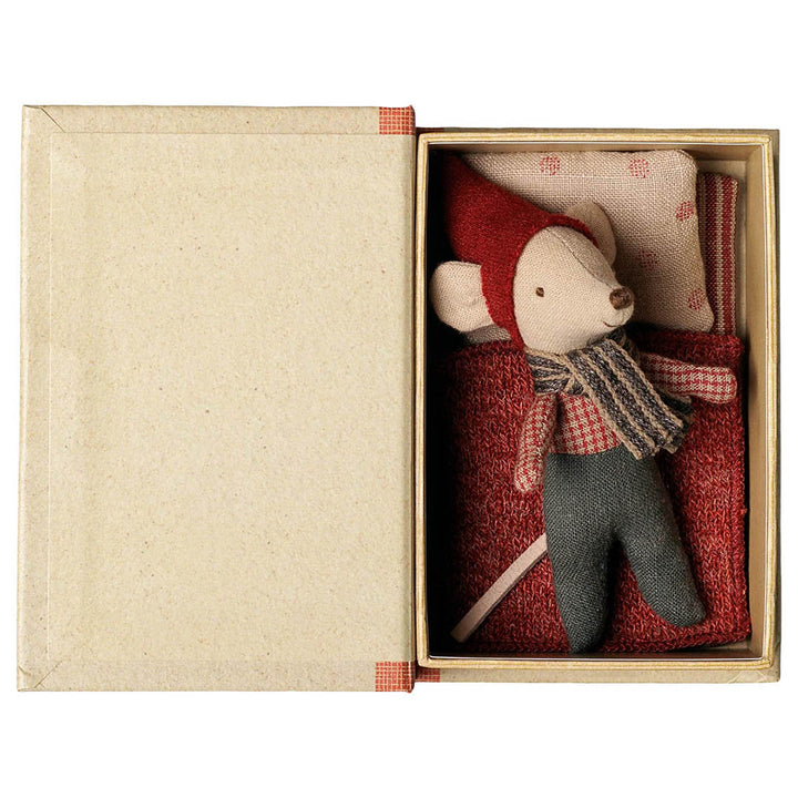 Christmas mouse, Baby in book