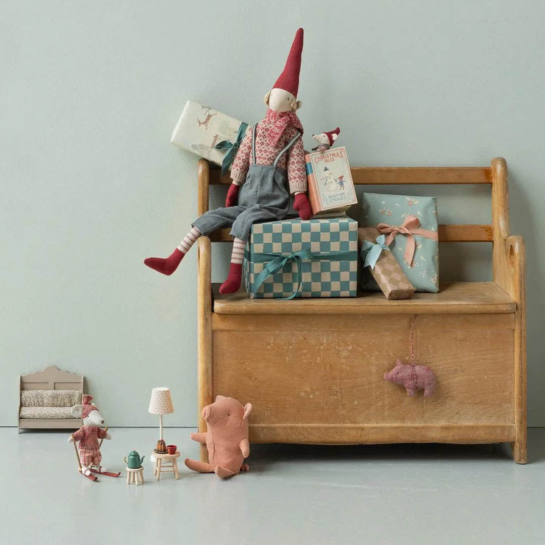 Christmas mouse, Baby in book