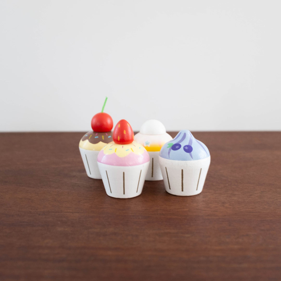 NEW Wooden Cupcake Set