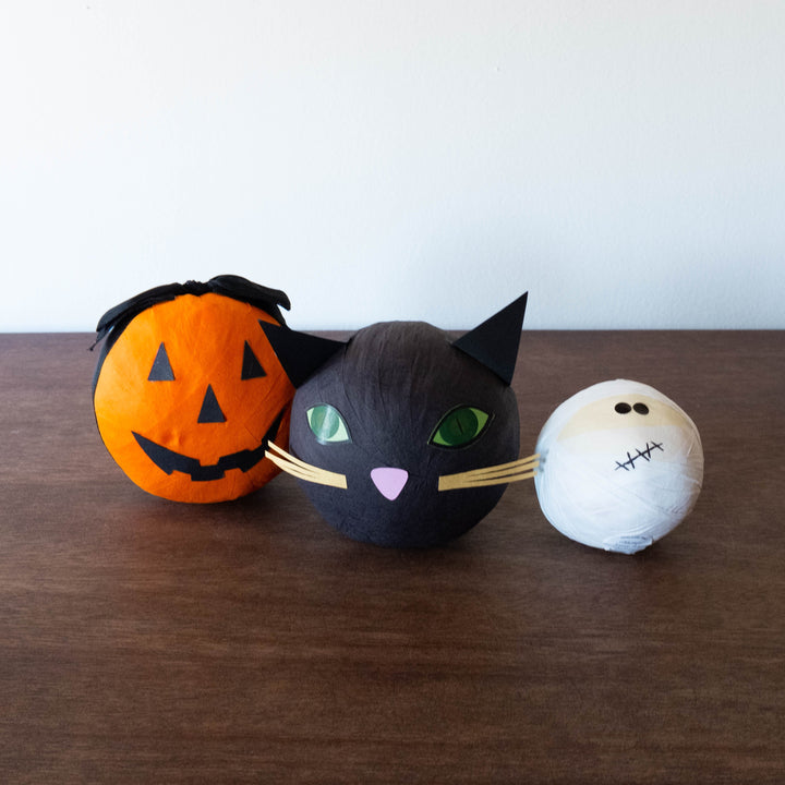 Deluxe Surprise Ball Halloween BOO