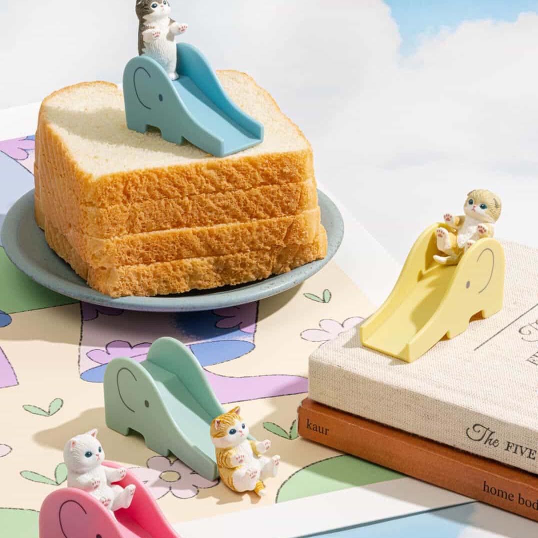 Japanese Blind Capsule: Mofusand Cats on a Slide