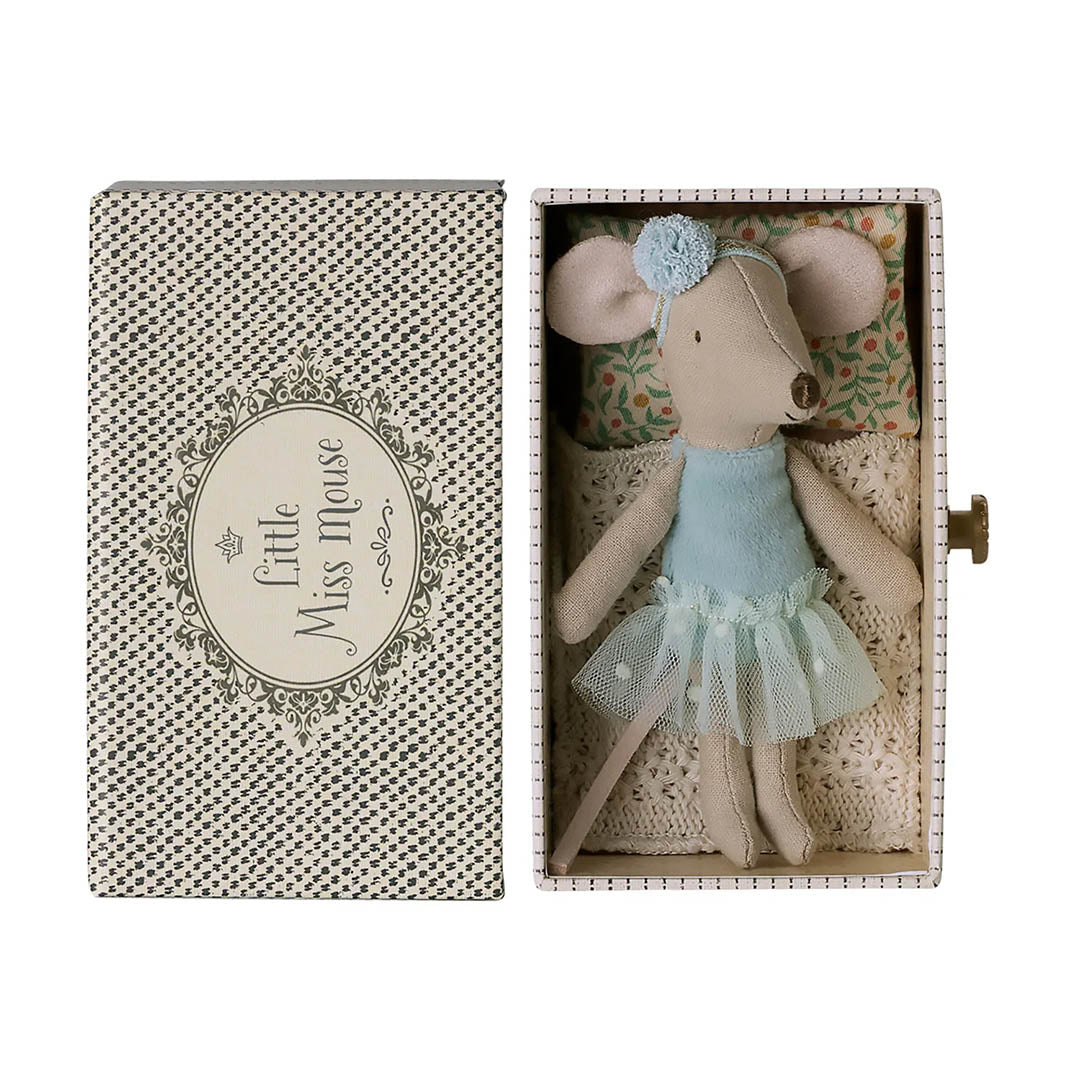 Dance mouse in daybed, Little sister