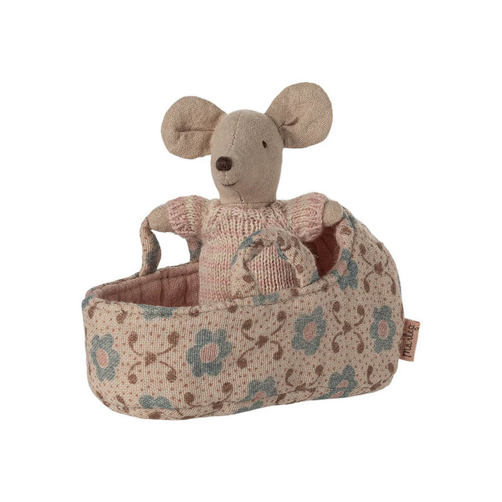 Baby mouse in carry cot - Rose