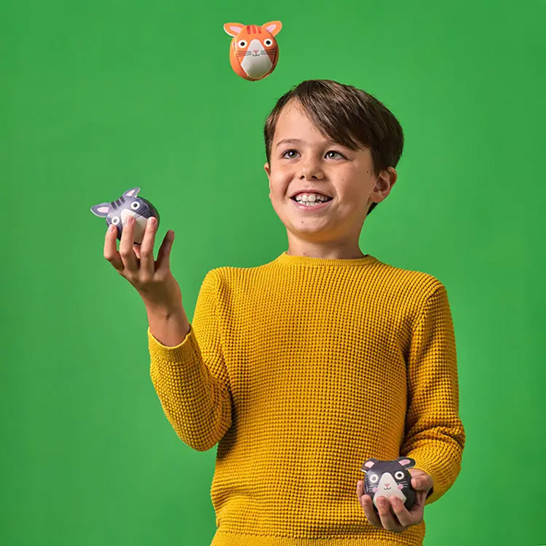Kidoki Three Cats Juggling Balls