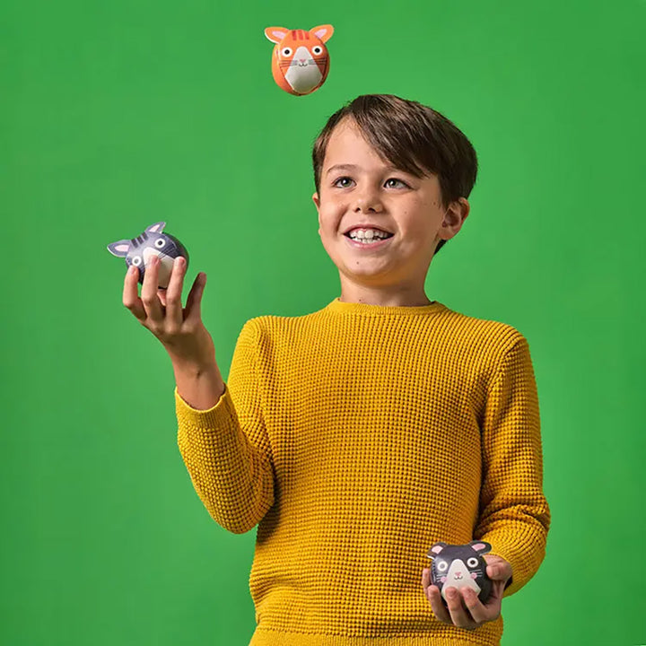Kidoki Three Cats Juggling Balls