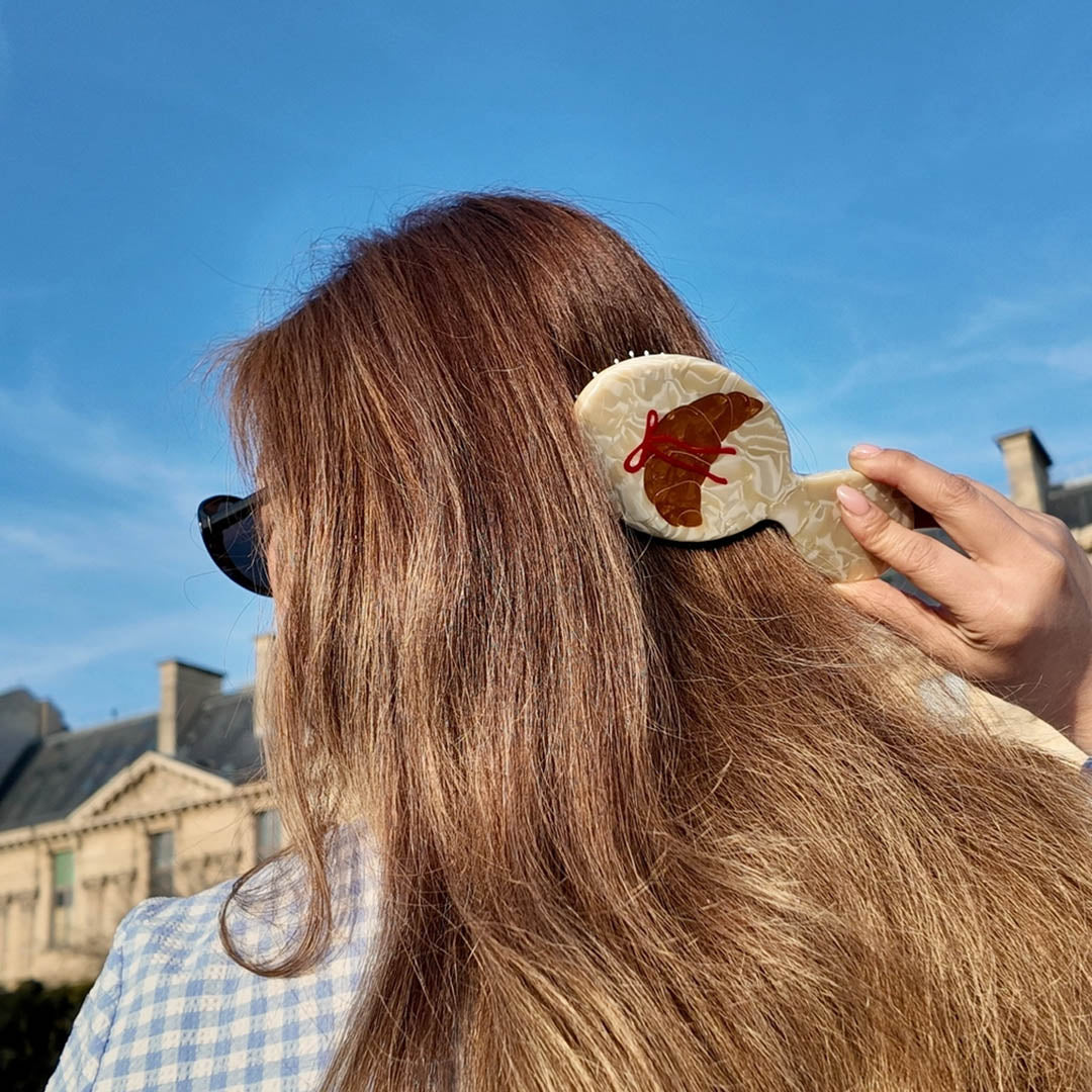 Hand-painted Bow Croissant Brush