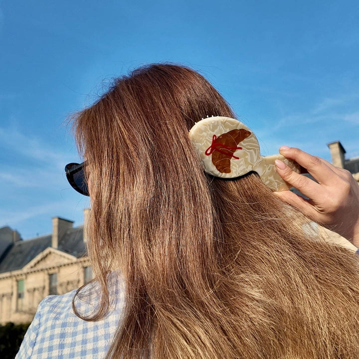 Hand-painted Bow Croissant Brush