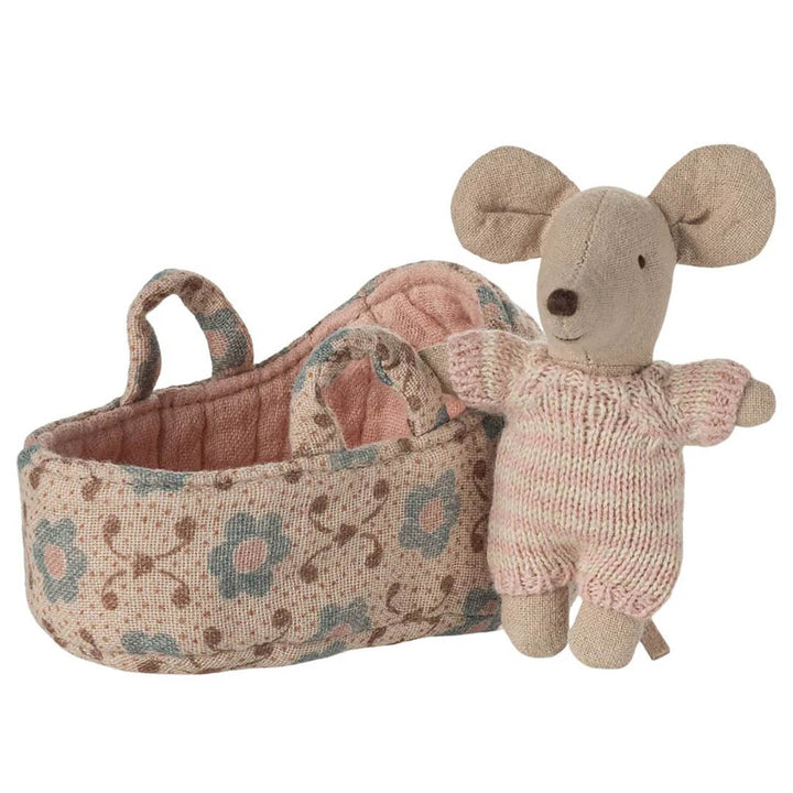 Baby mouse in carry cot - Rose