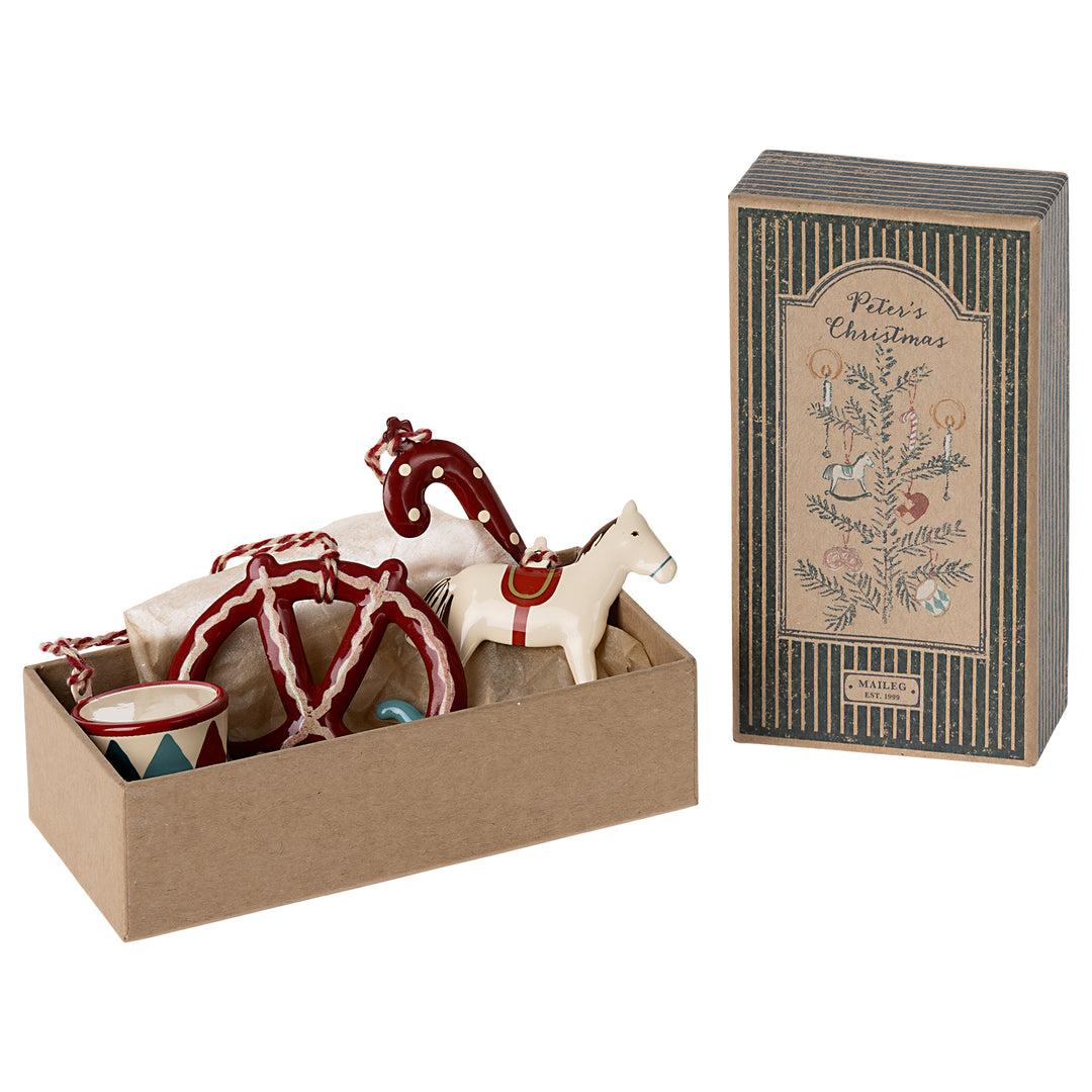 Peter's Christmas - Metal Ornament Set
