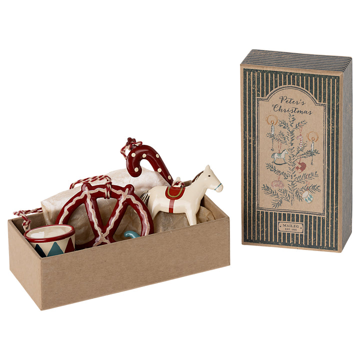 Peter's Christmas - Metal Ornament Set