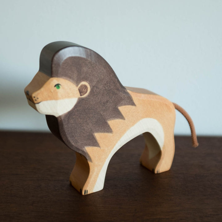 Holztiger Lion