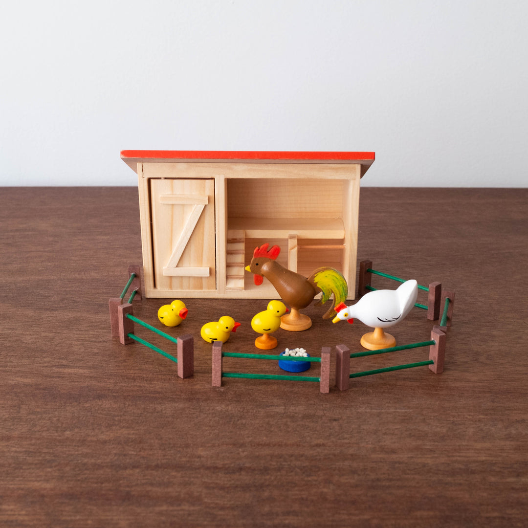 NEW Wooden Chicken Hutch with Accessories