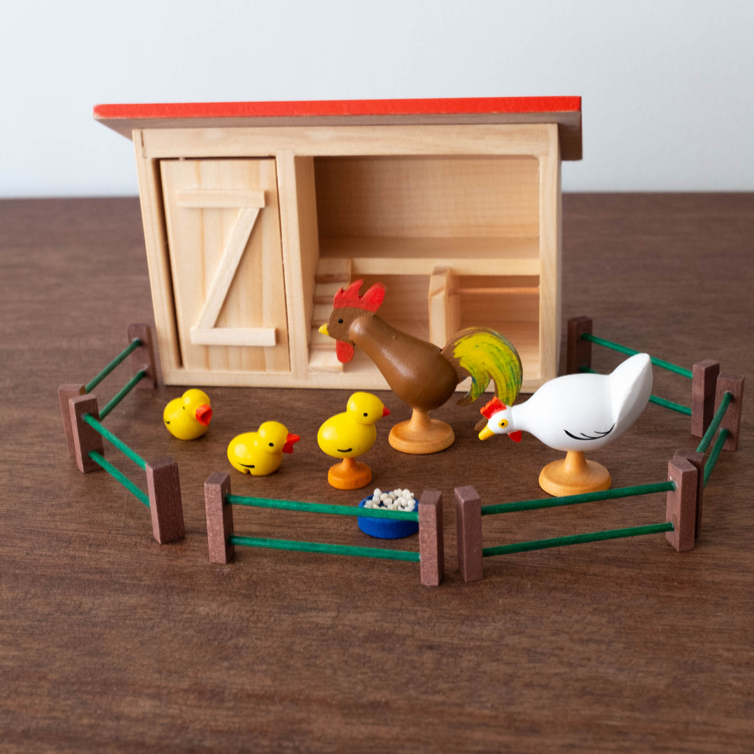 NEW Wooden Chicken Hutch with Accessories